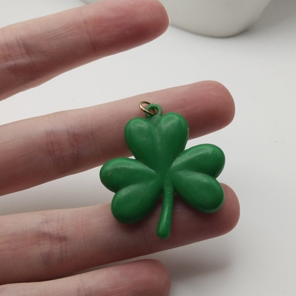 Lucky charm three leaf clover st Patrick's necklace pendant st Paddy's day
